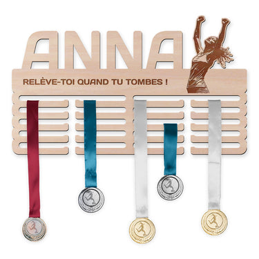 Colgador de medallas con diseño propio 